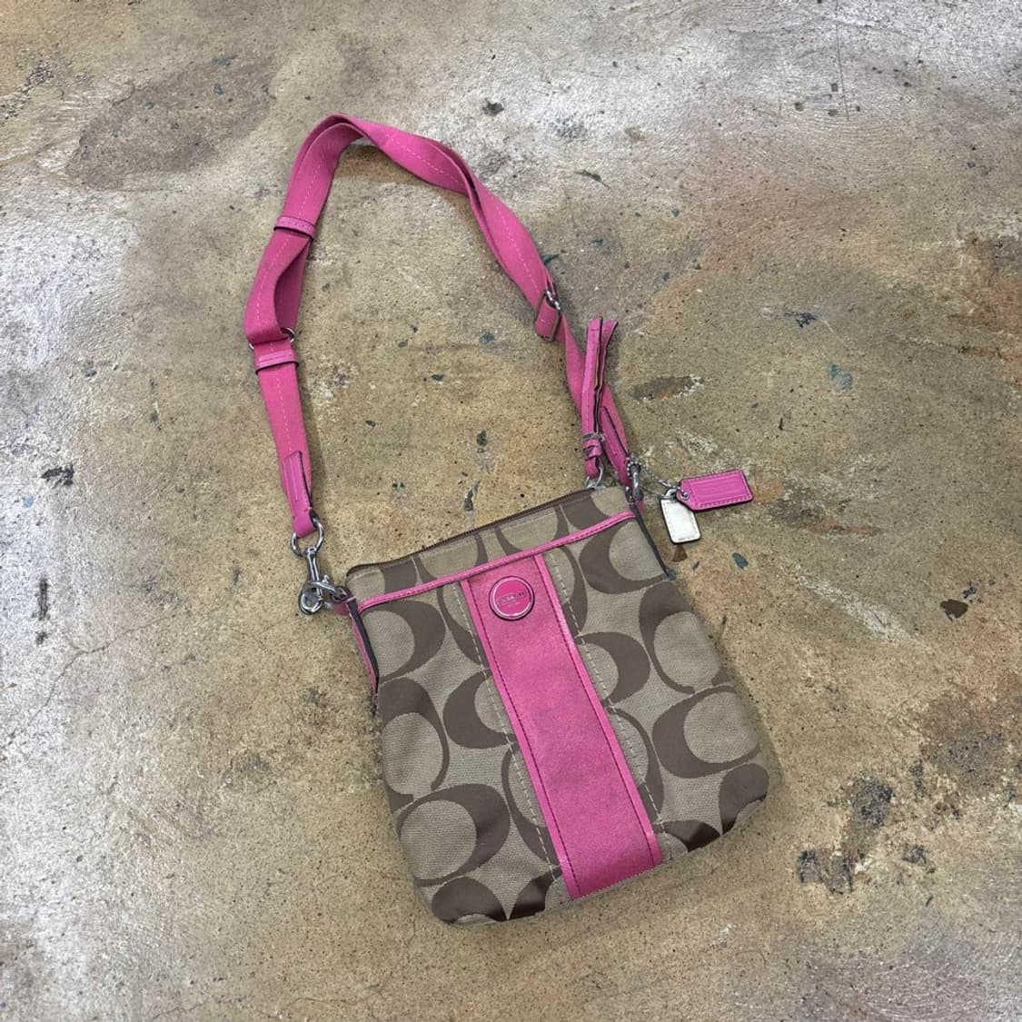 코치 미니 크로스백 베이지 핑크  상품이미지1