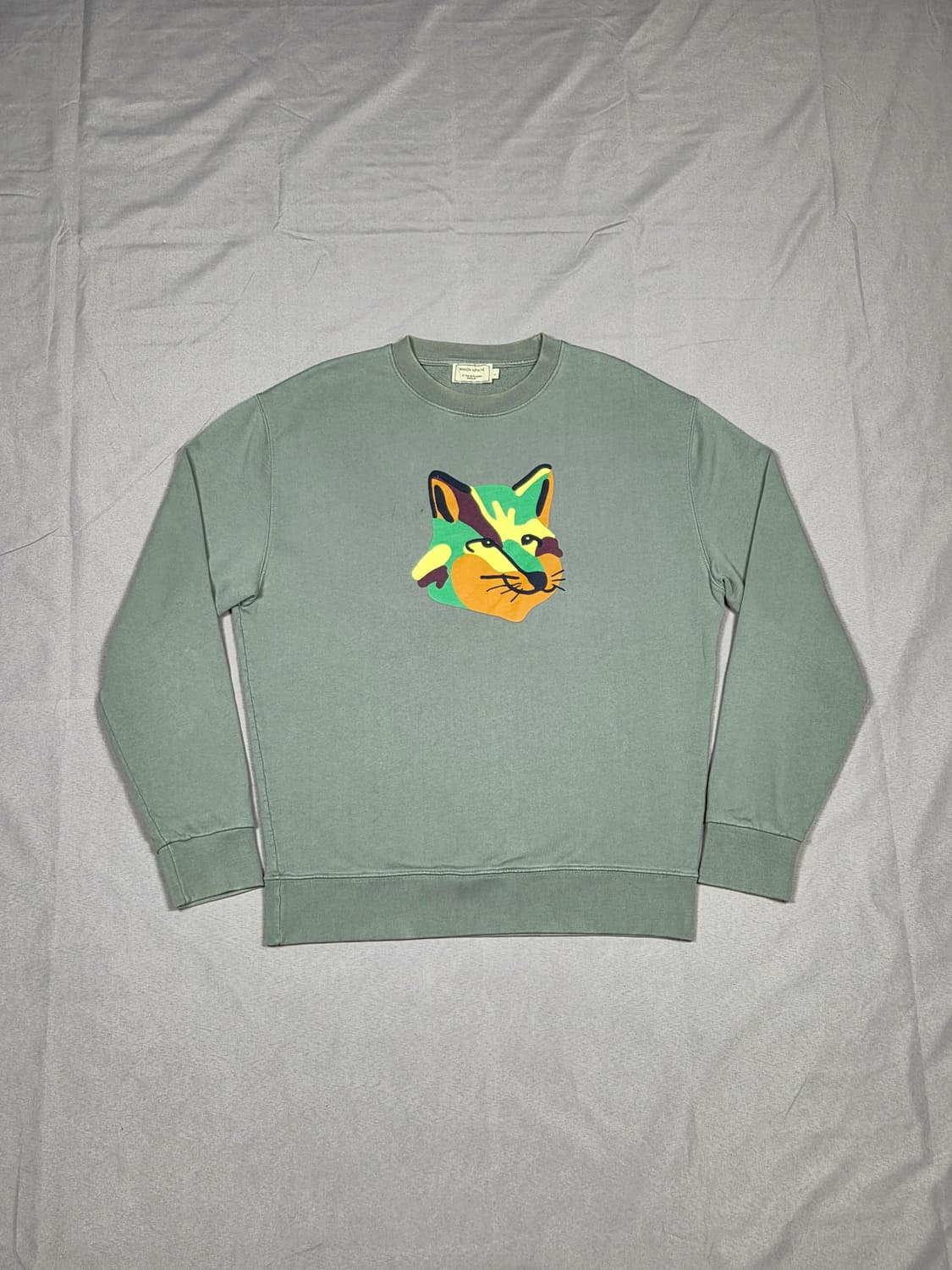 [메종키츠네] 카모 폭스 프린트 스웻셔츠 | A00152 상품이미지1