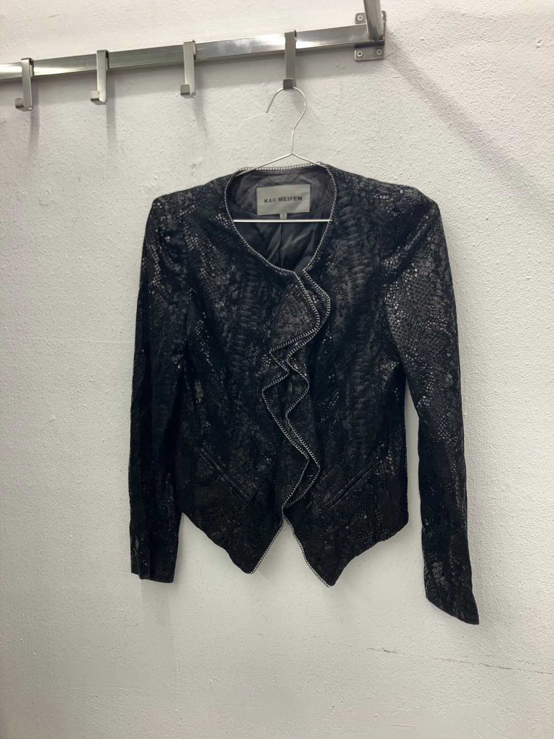 뱀피텍스쳐 링사슬포인트 러플자켓  상품이미지1