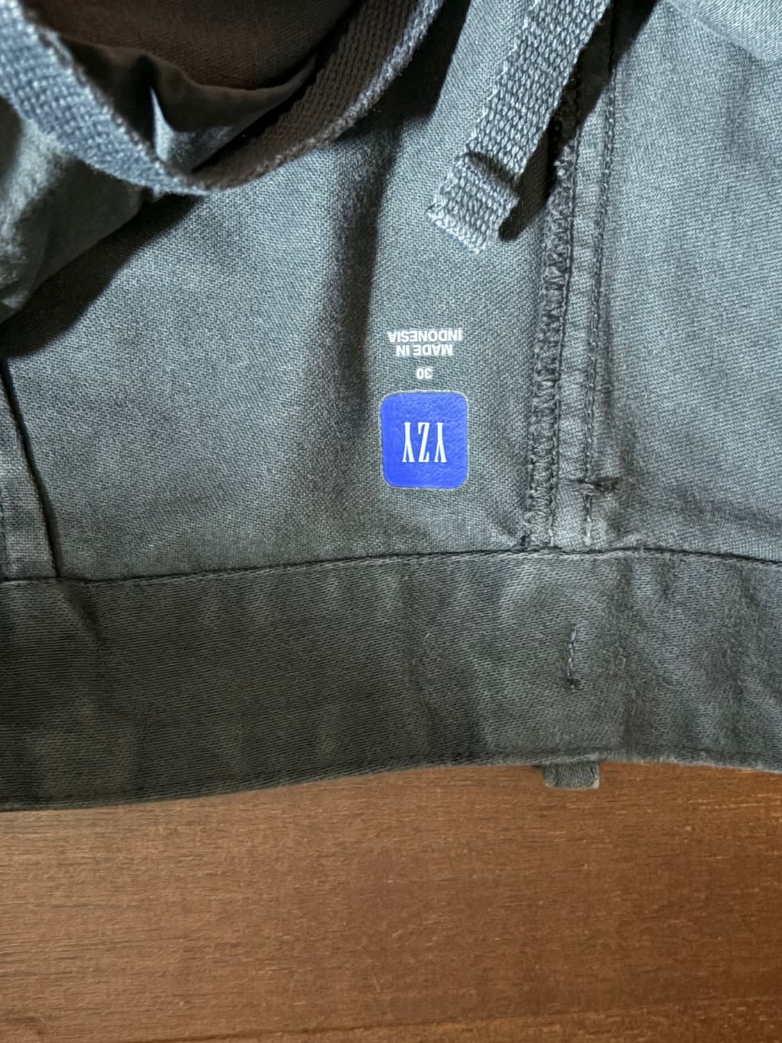 이지갭 발렌시아가 사틴카고 다크그린 30사이즈 판매합니다. 상품이미지2