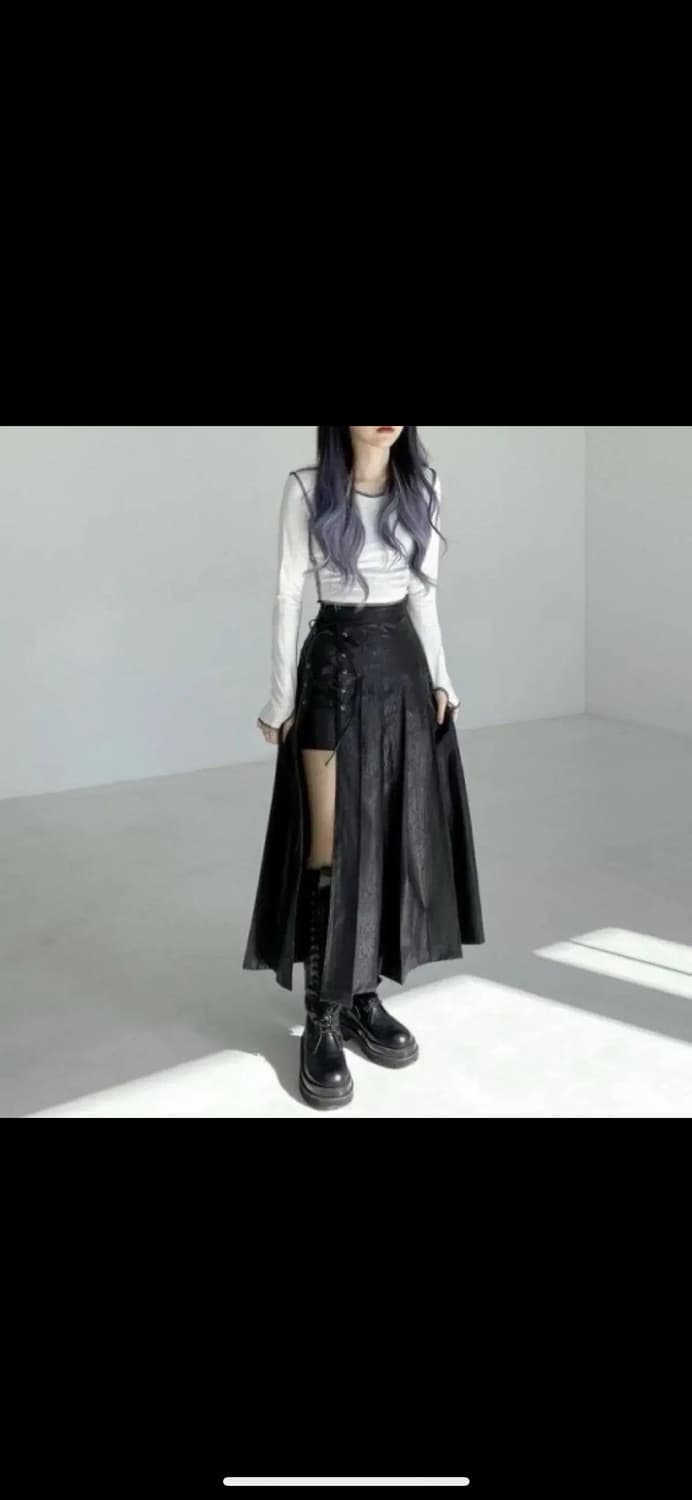 체리퀴리 아일렛 파이톤블랙 롱스커트 상품이미지1