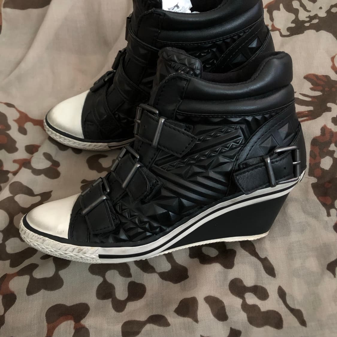 ash 아쉬 버클 양각 블랙 웨지힐 스니커즈 35size 220-225 상품이미지5