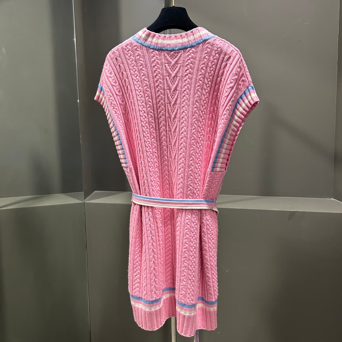 샤넬 CC버클 벨티드 니트 베스트 원피스 상품이미지4