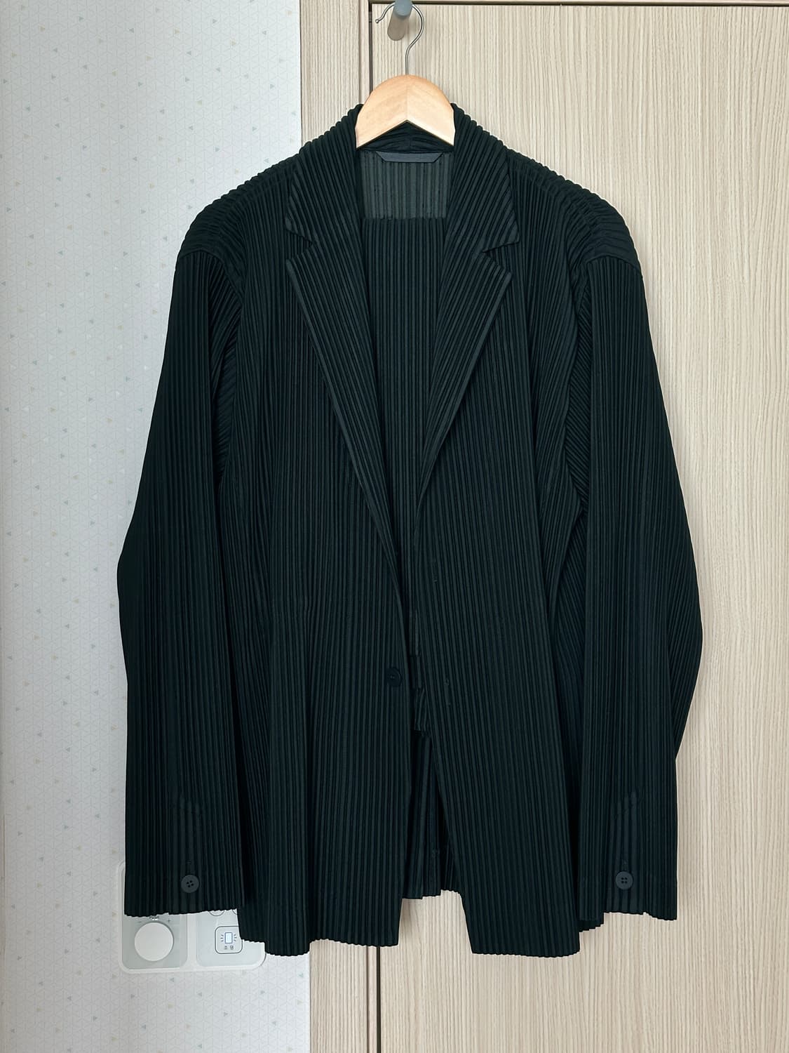 옴므플리세 카키 정장 세트 판매 상품이미지1