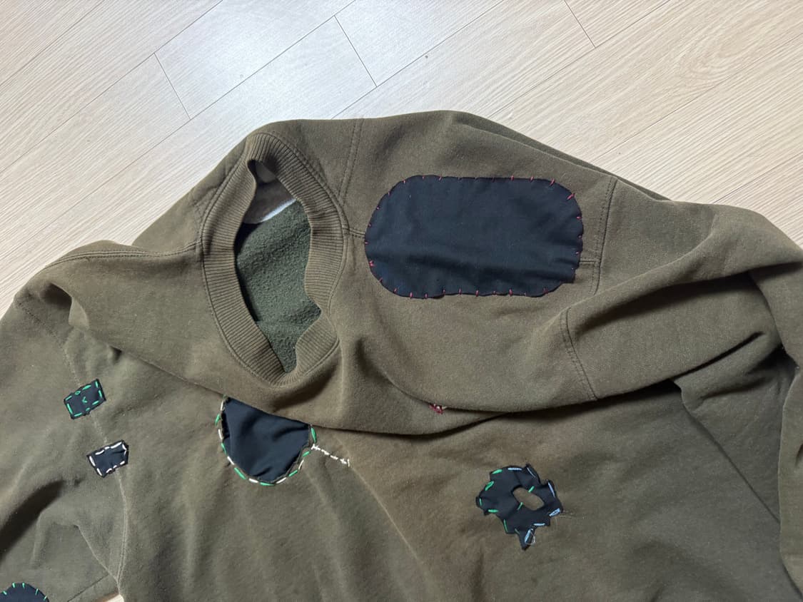 직접 자수한 챔피온 맨투맨 판매합니당 상품이미지3