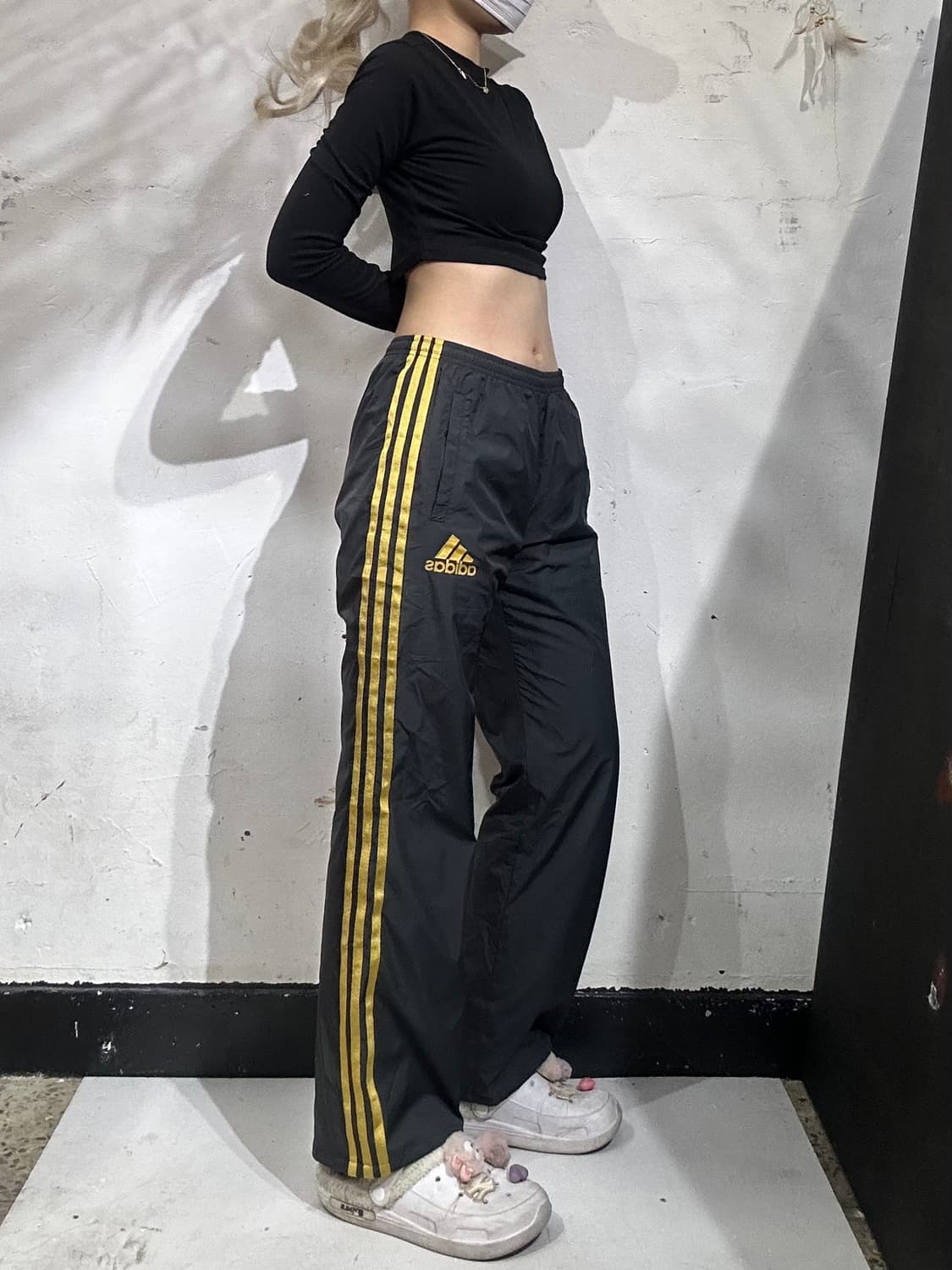 아디다스 와이드 블랙 골드 삼선 트랙 팬츠 M 상품이미지1