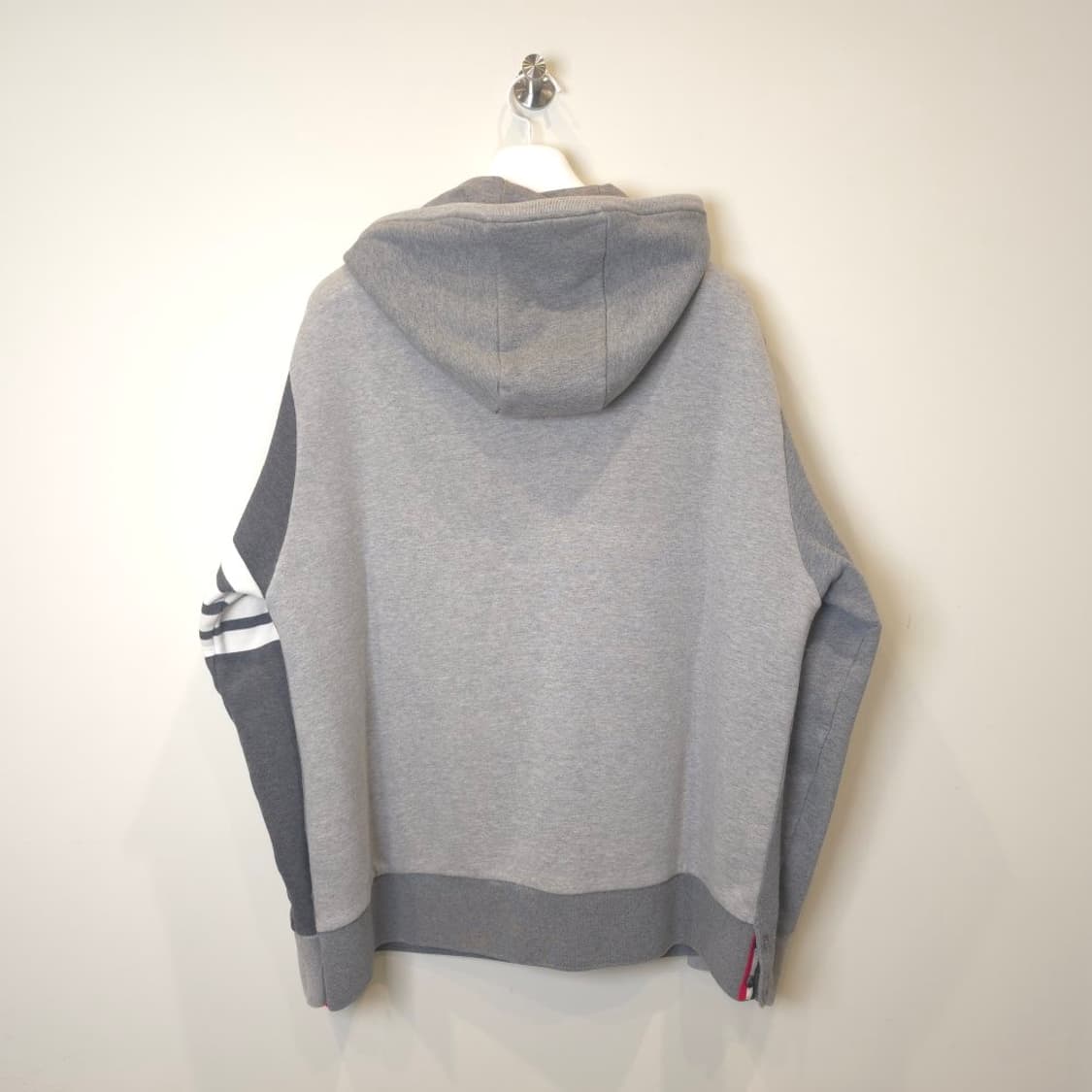 [중고/정품] 톰브라운 펀믹스 사선 완장 후드티 상품이미지2