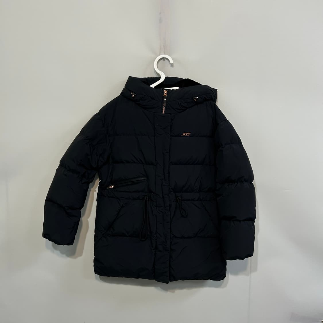 질스튜어트스포츠 소프웜 에코퍼 안감 후드 미들 사파리 다운 55정도 블랙 상품이미지2