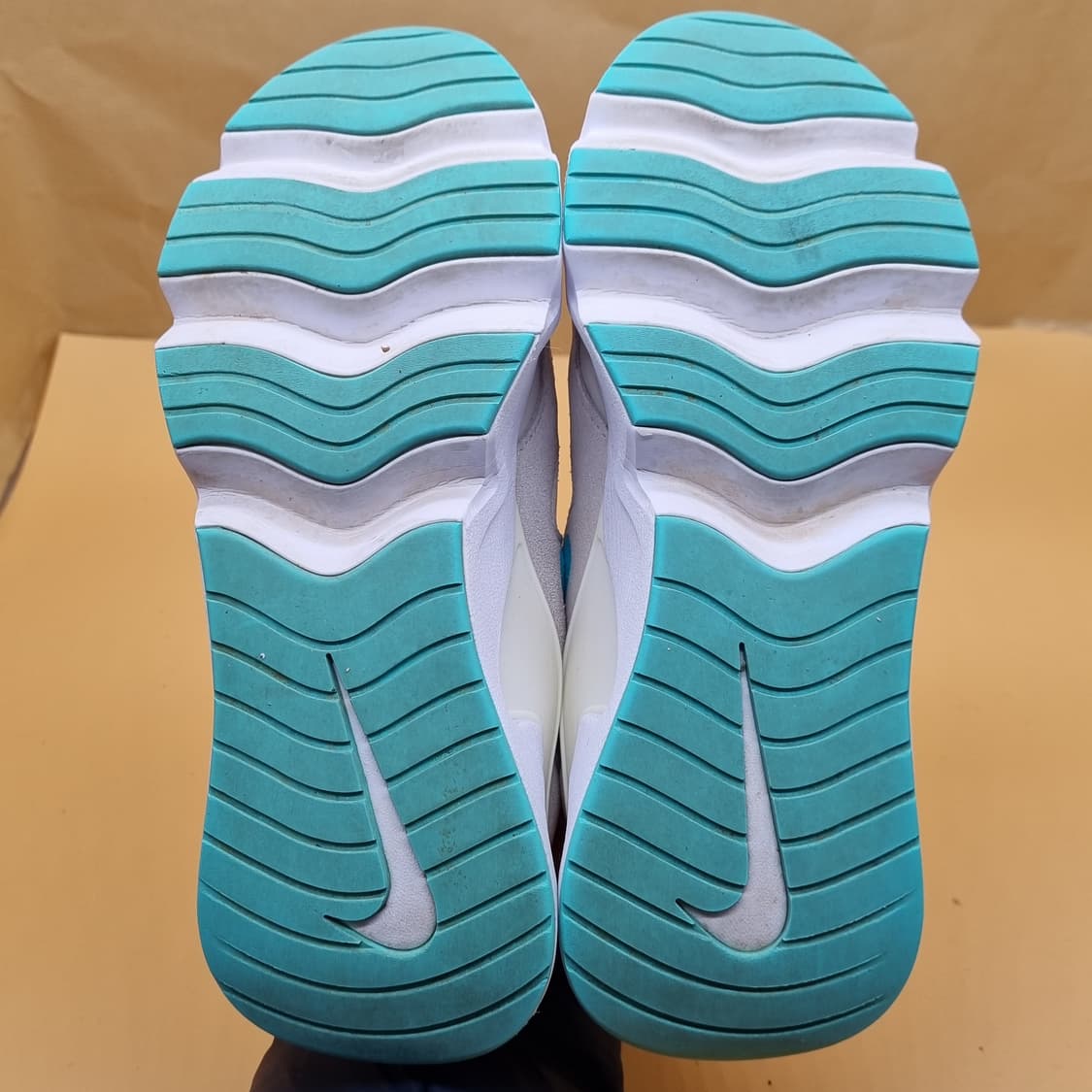 나이키 라이즈365 코랄 여성운동화235  상품이미지3