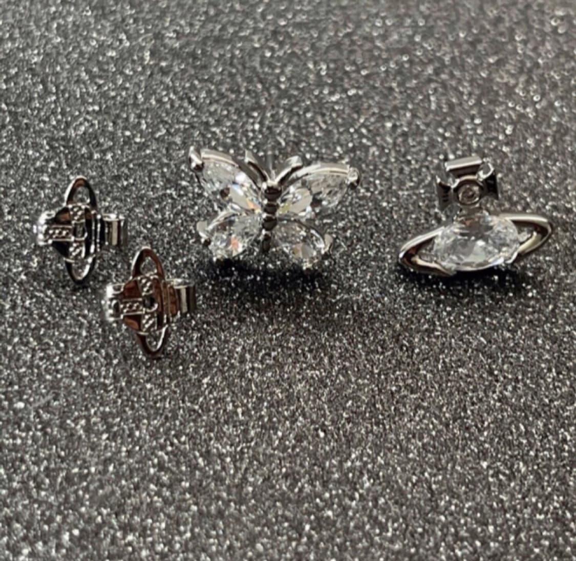 비비안웨스트우드 아카이브 크리스탈 큐빅 나비 orb 귀걸이  상품이미지5