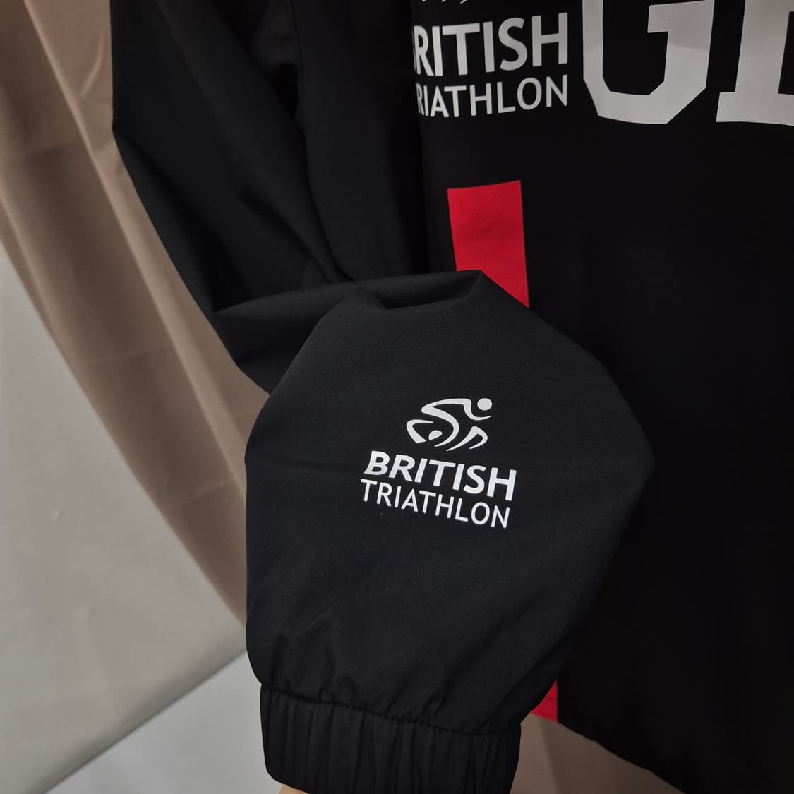 데상트 브리티시 트라이애슬론 바람막이 자켓 95 상품이미지7