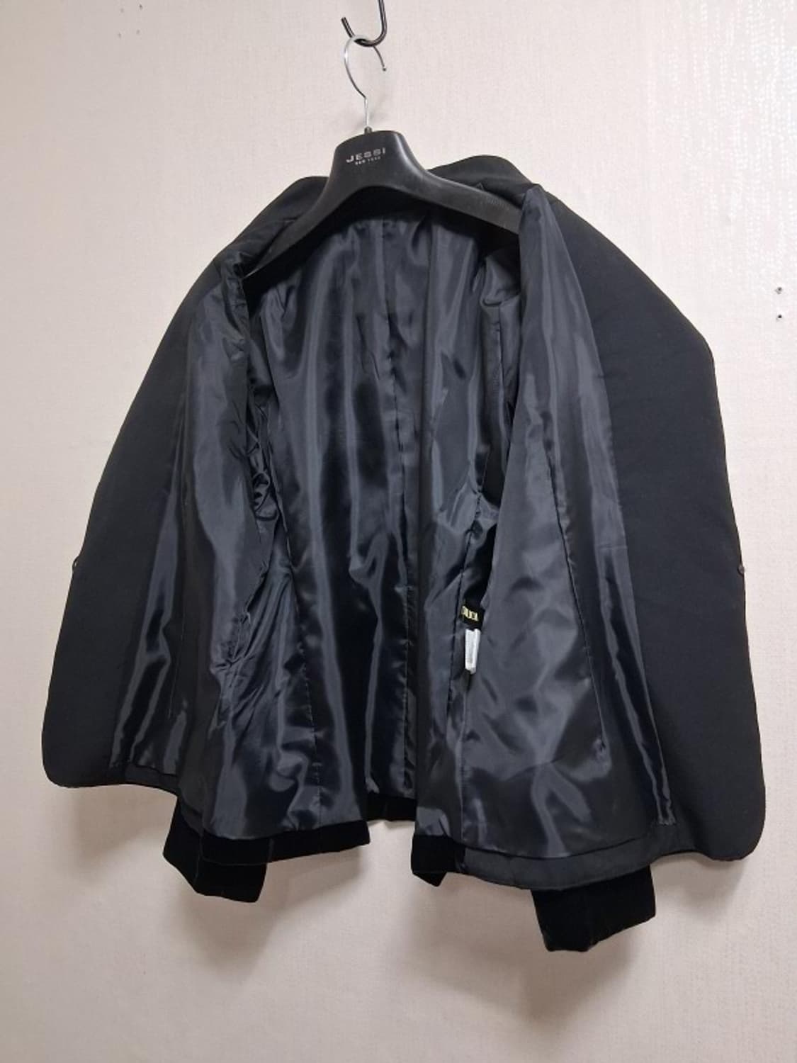 일본빈티지 FROHLICH 검정 벨벳숏쟈켓 레이욘벨벳 여성 77
원산지  상품이미지8