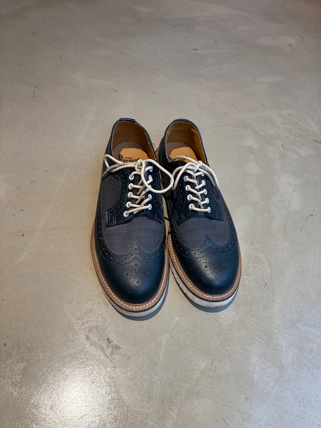 250) Dr. Martens 알프레드 캔버스 윙팁 슈즈 상품이미지4