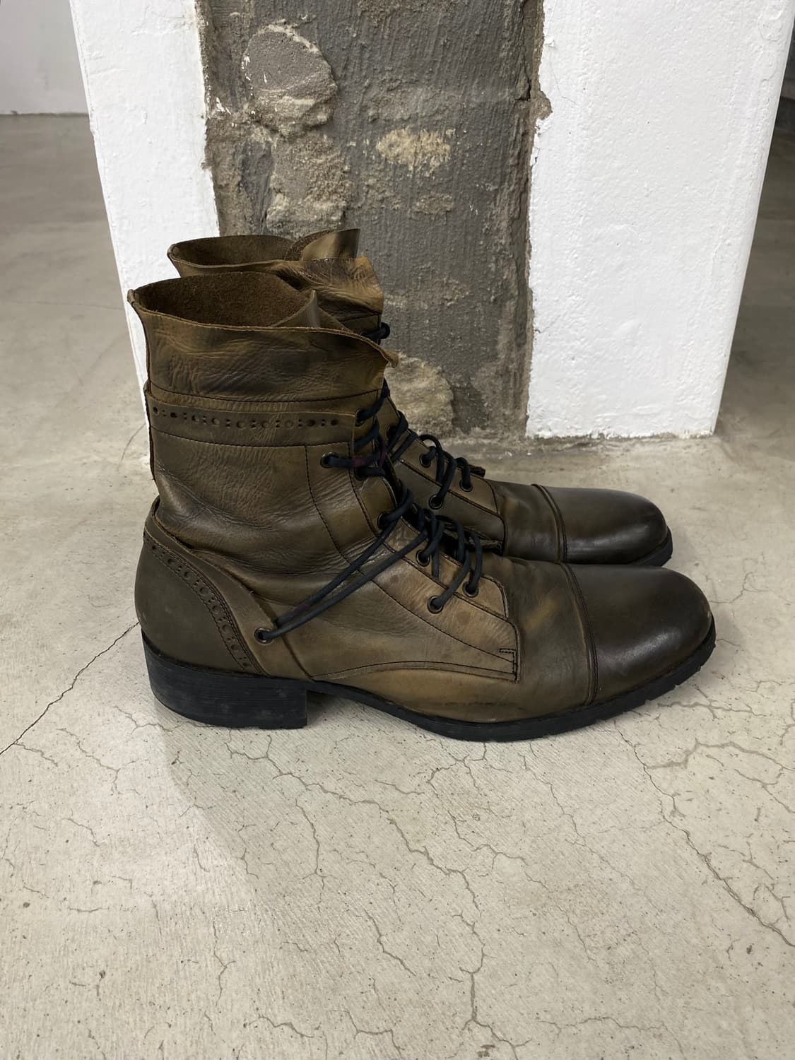 훕데두 올리브 레이스 업 레더 부츠 상품이미지6