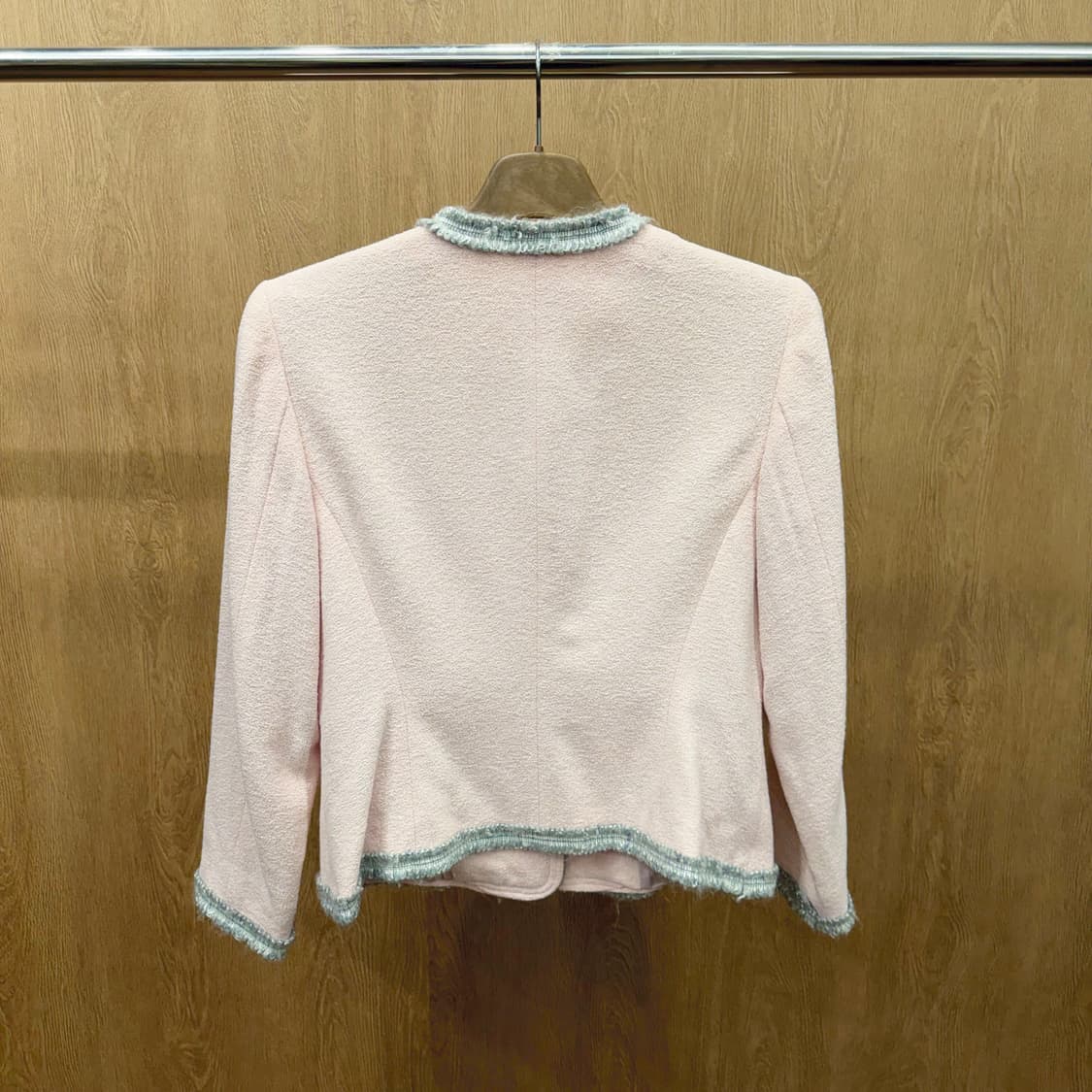 에스카다 노카라 트위드 자켓 그레이 프린지 트리밍 버튼 포켓 디테일 핑크 상품이미지3