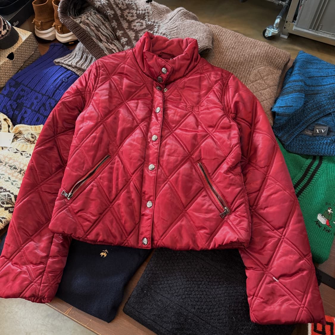 게스 진 버건디 유광 퀄팅 자켓 M 상품이미지1