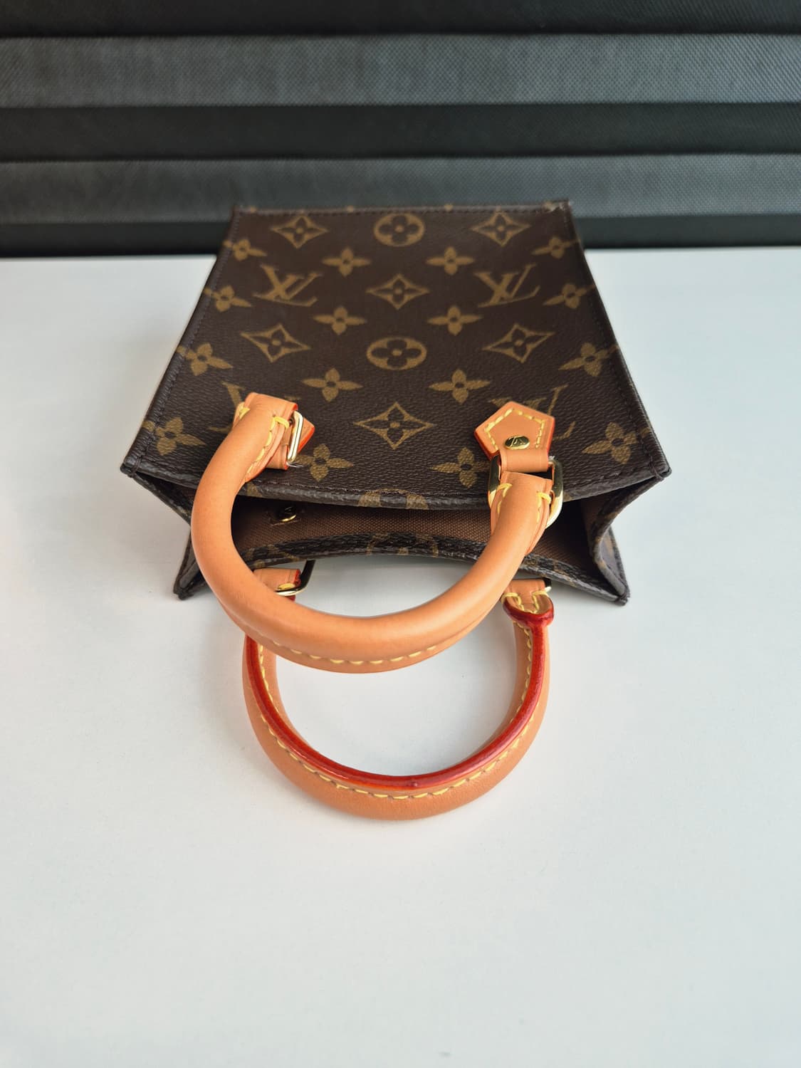 루이비통 쁘띠 삭플라 모노그램 상태 S급 (영수증 포함 풀구성) 상품이미지8