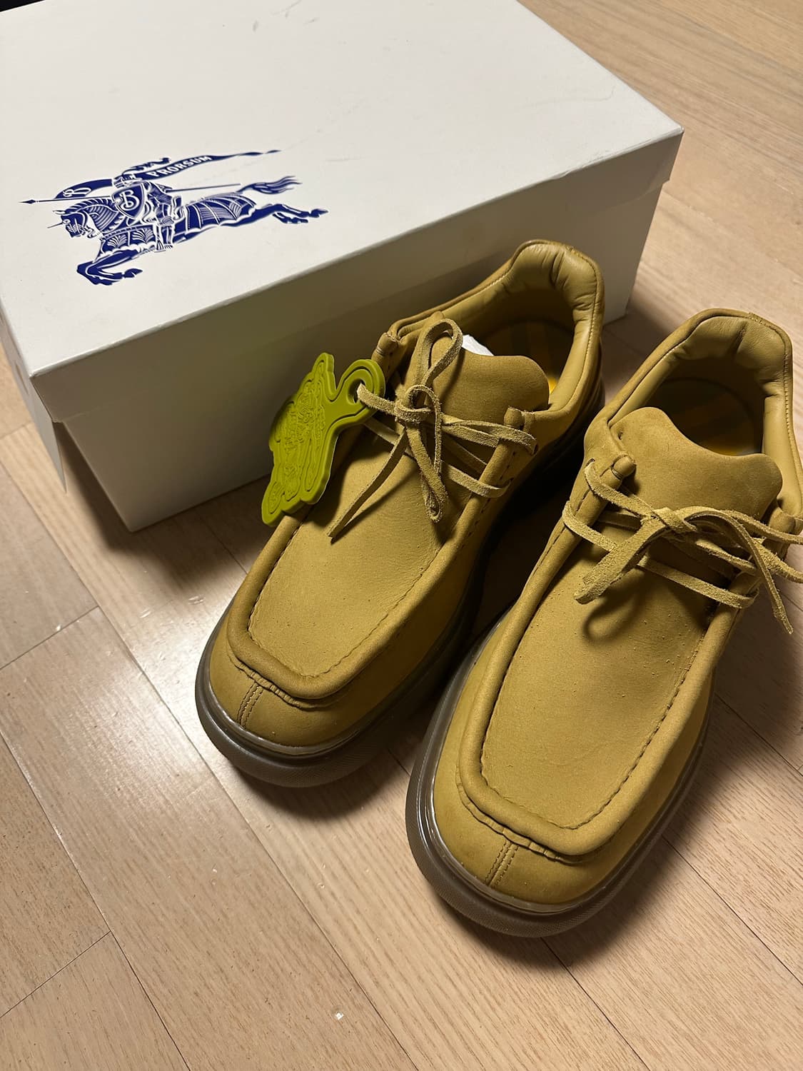 (42) 버버리 누벅 크리퍼 상품이미지1