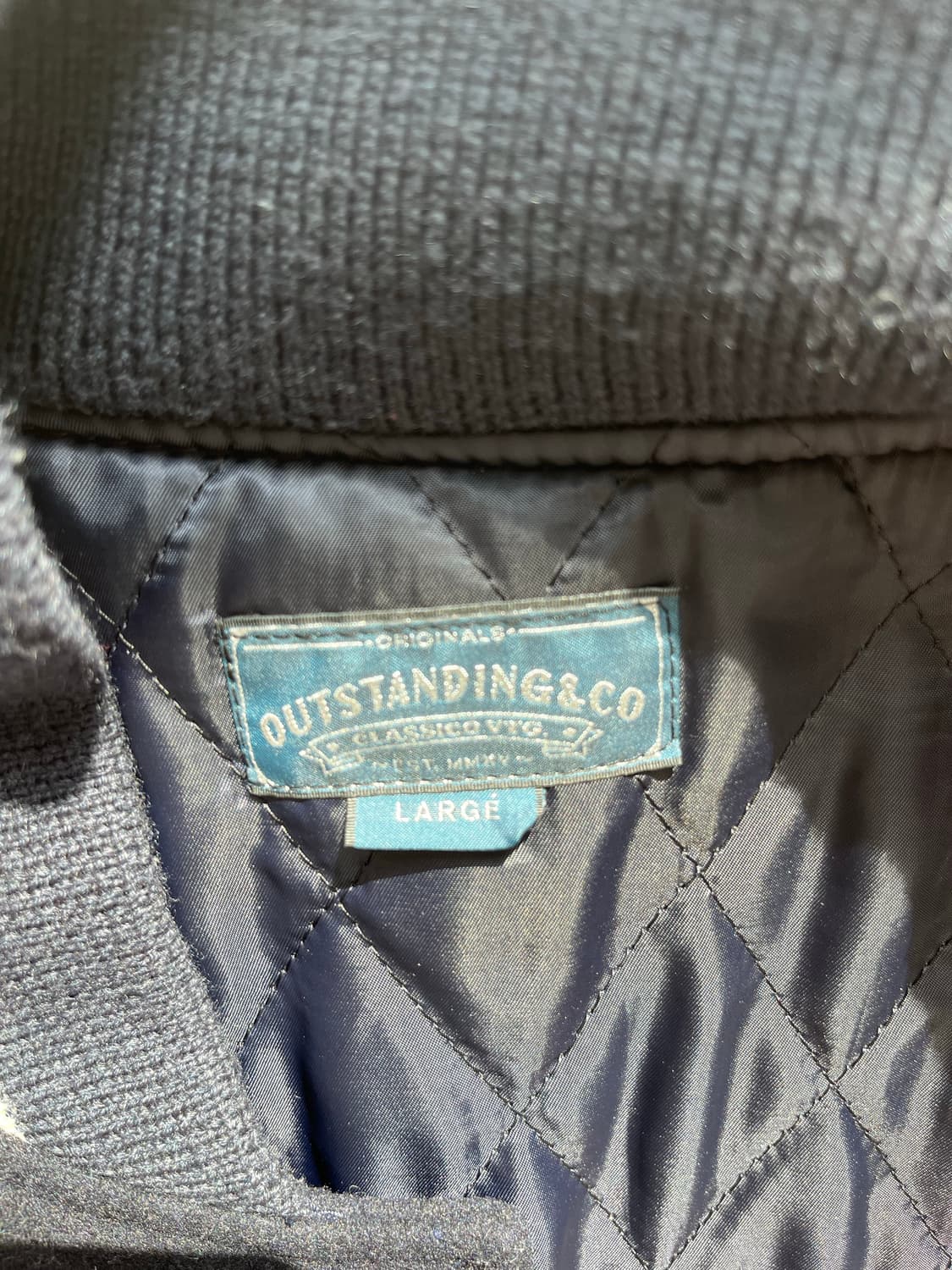 아웃스탠딩 바시티 자켓 팝니다. 상품이미지2