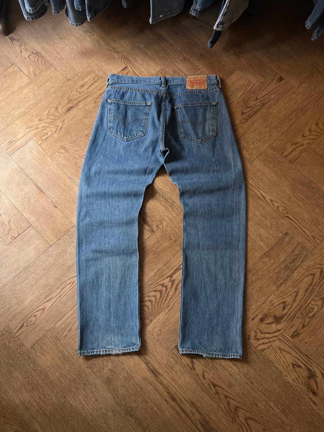 [33]리바이스 501 미디엄블루 스트레이트핏 데님 팬츠 상품이미지2