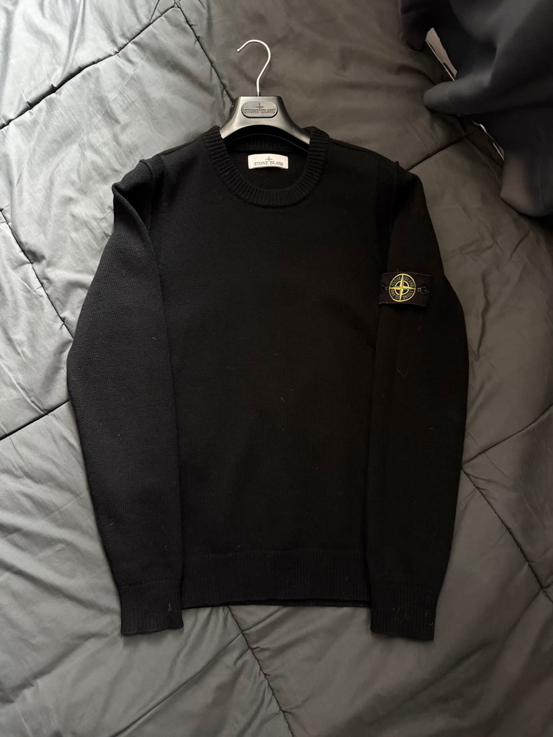 스톤 아일랜드 508A3 램스울 크루넥 니트 블랙  상품이미지1