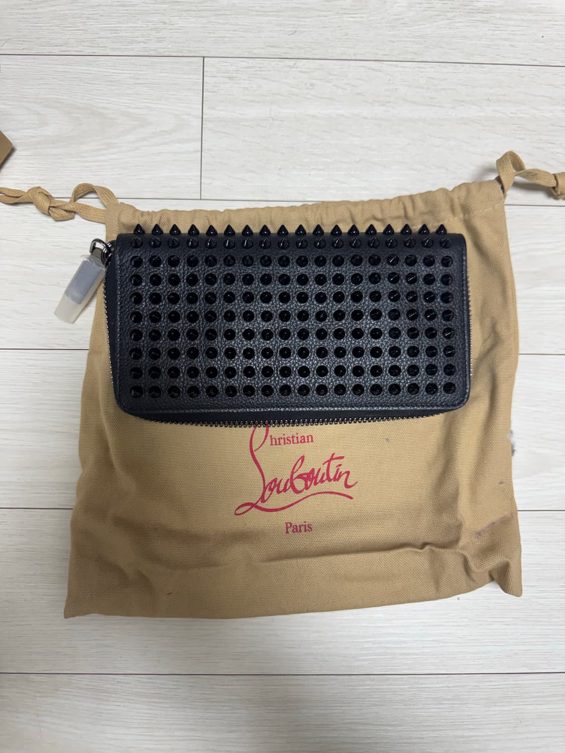 크리스찬루부탱 장지갑새제품 상품이미지1