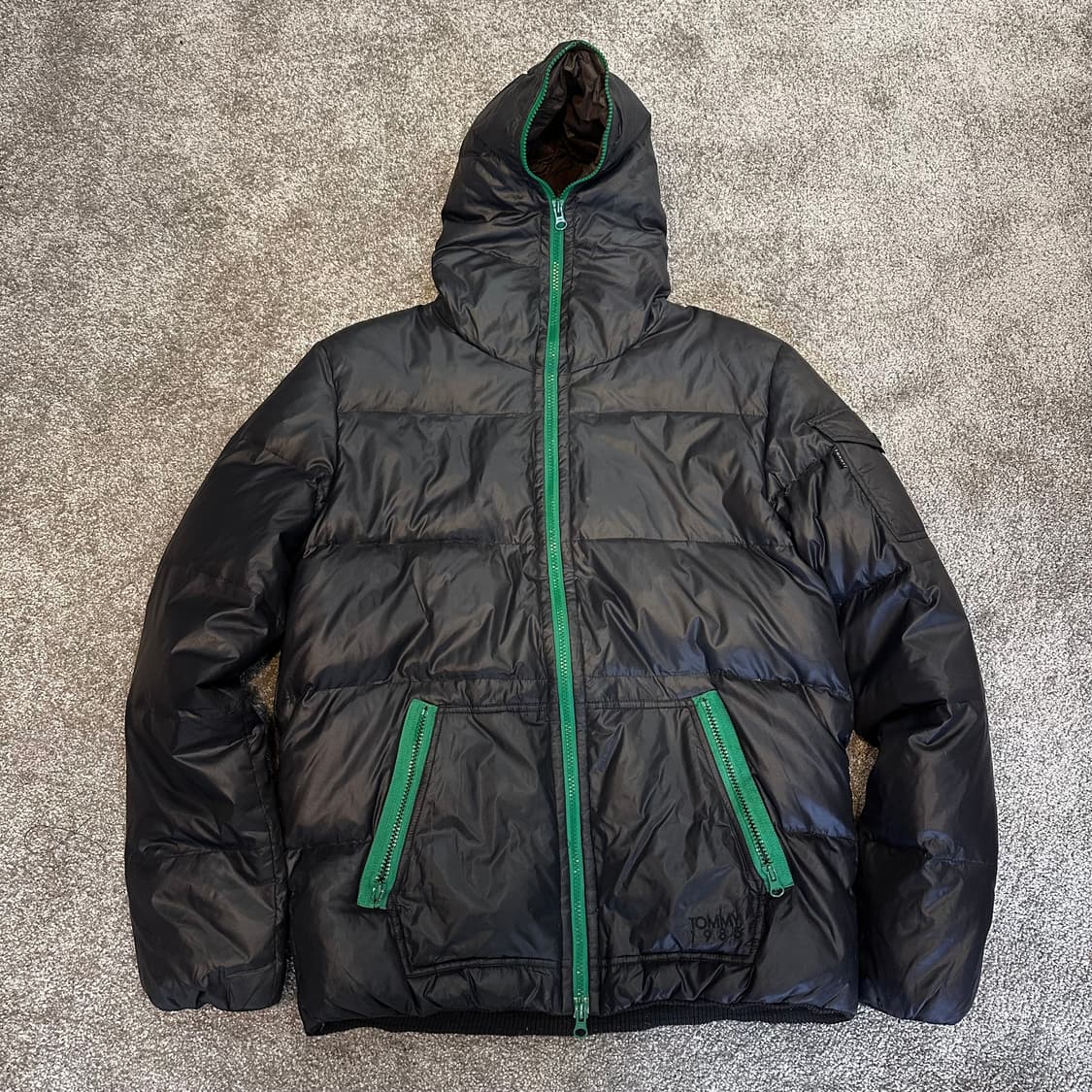 타미힐피거 블랙 무광 다운 패딩L 상품이미지1
