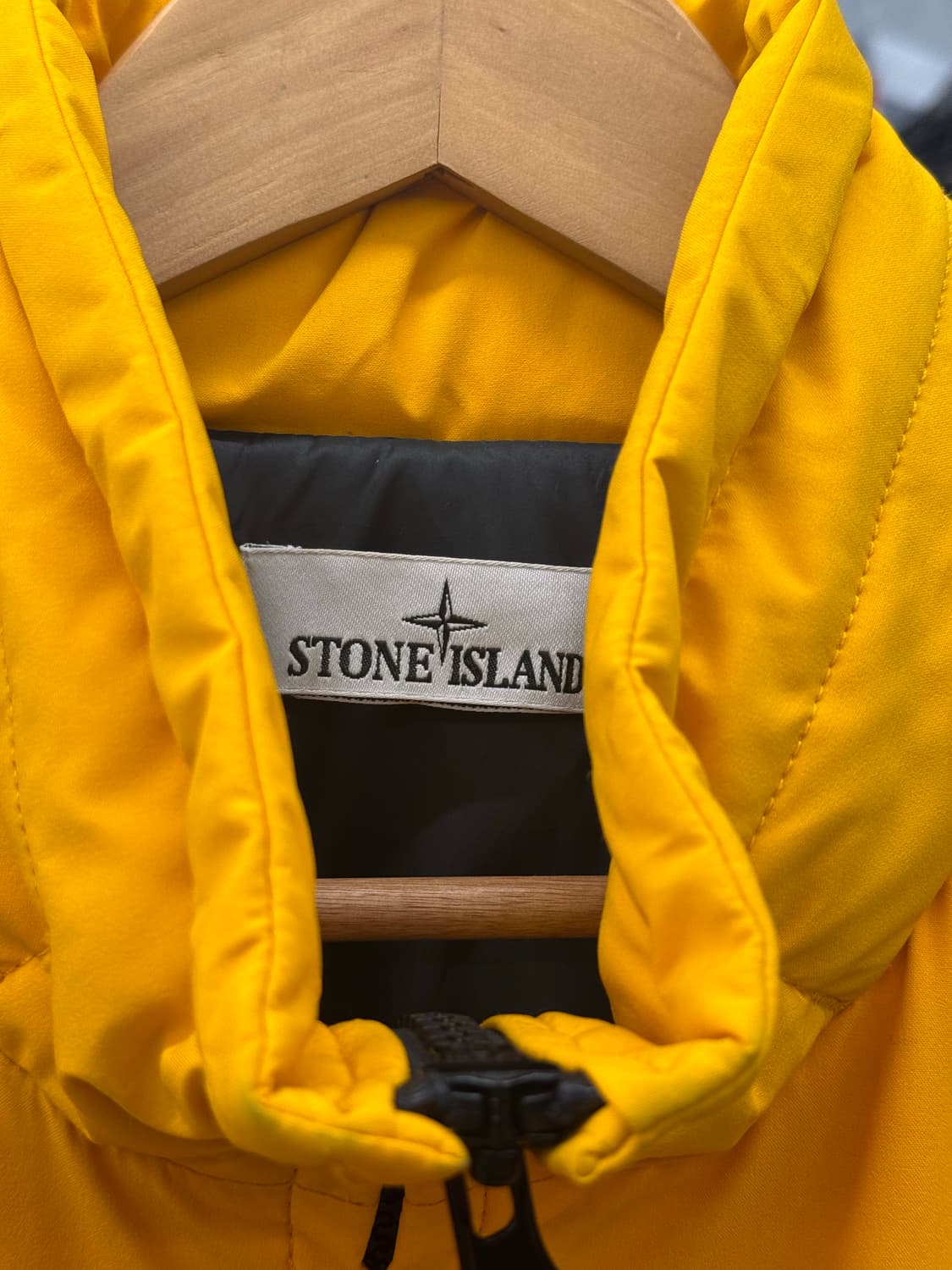 신세계 정품) 스톤아일랜드 소프트쉘 후드 자켓  상품이미지2