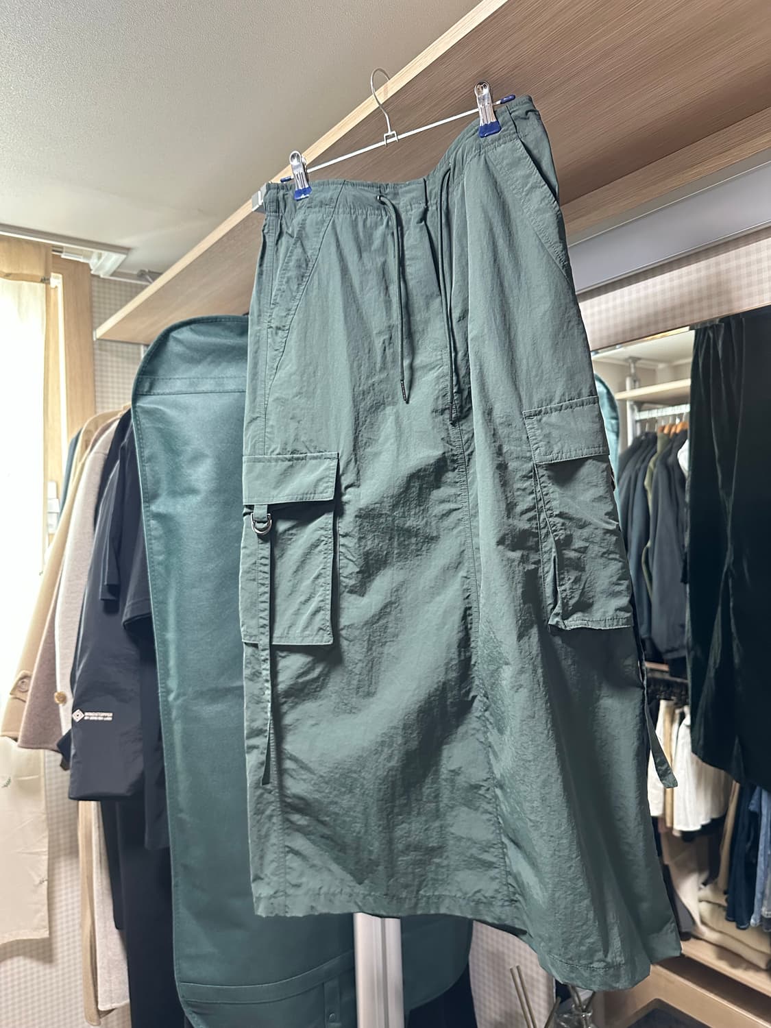 에잇세컨즈 나일론 면 카고 롱스커트 그린 S 상품이미지2