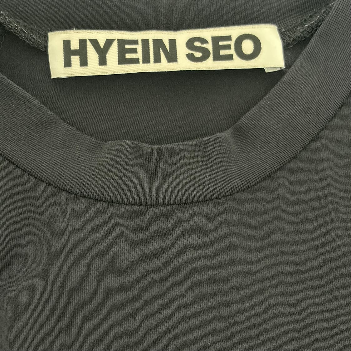 [2] 혜인서 스트랩 트랙 티 블랙 hyein seo 상품이미지4