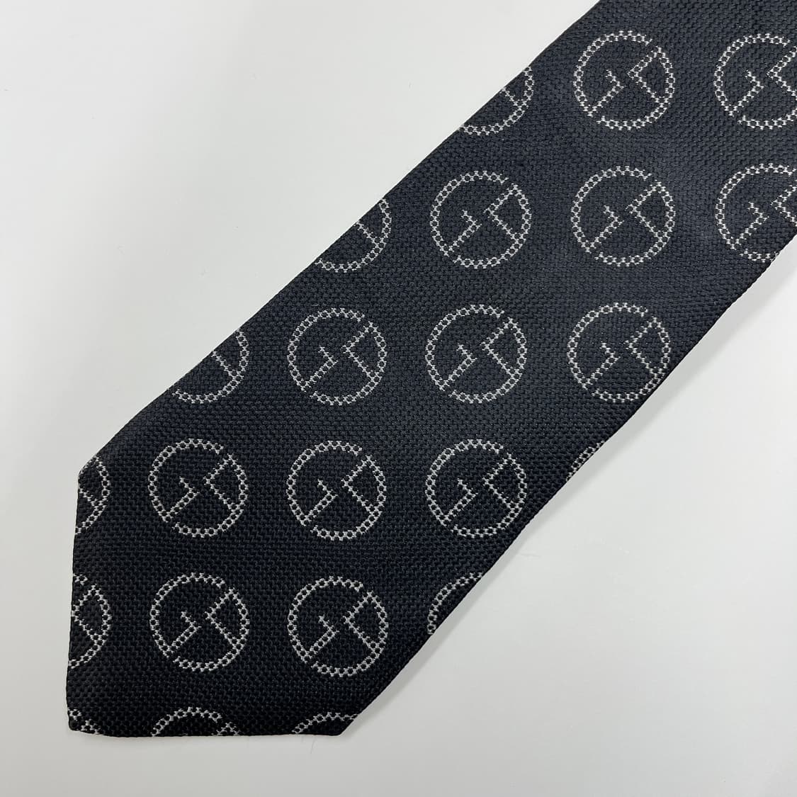 정품 명품 아르마니 넥타이 9cm 블랙 컬러 로고 패턴 상품이미지2