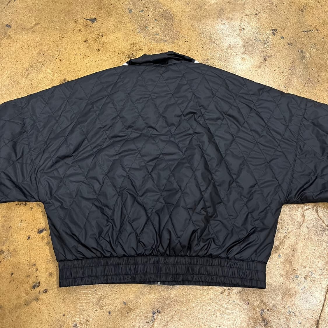 아디다스 블랙 리폼 크롭 숏 패딩  상품이미지4