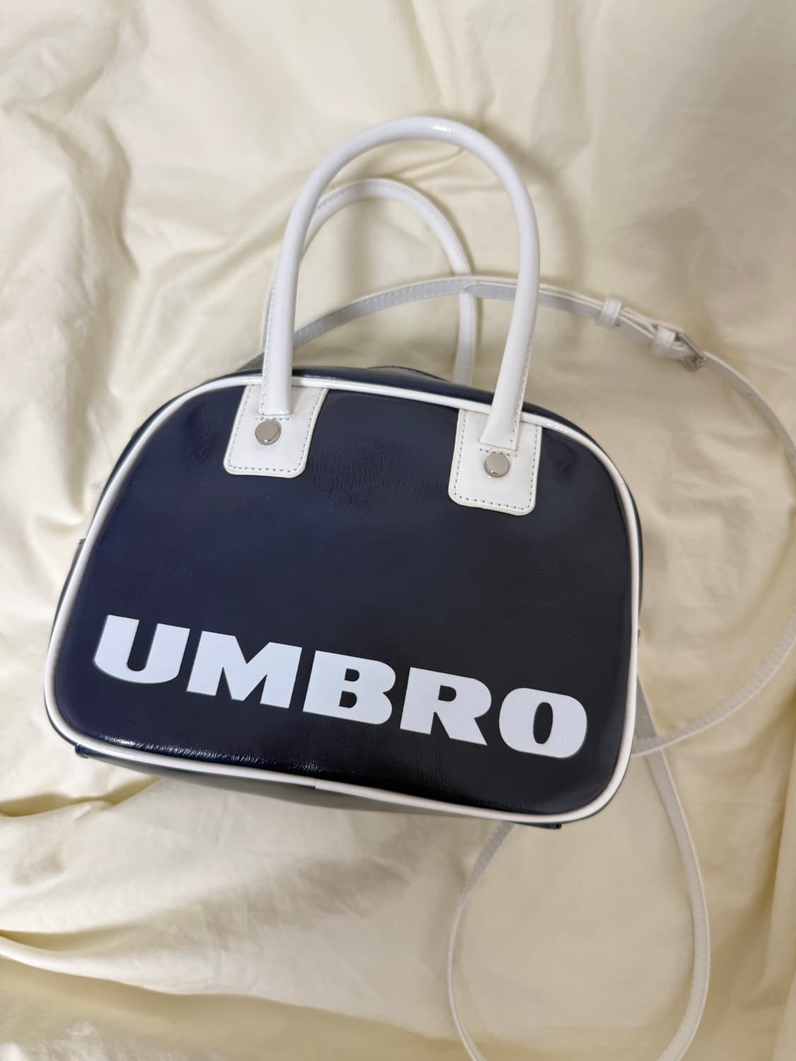 엄브로 에나멜 토트백 크로스백 상품이미지2