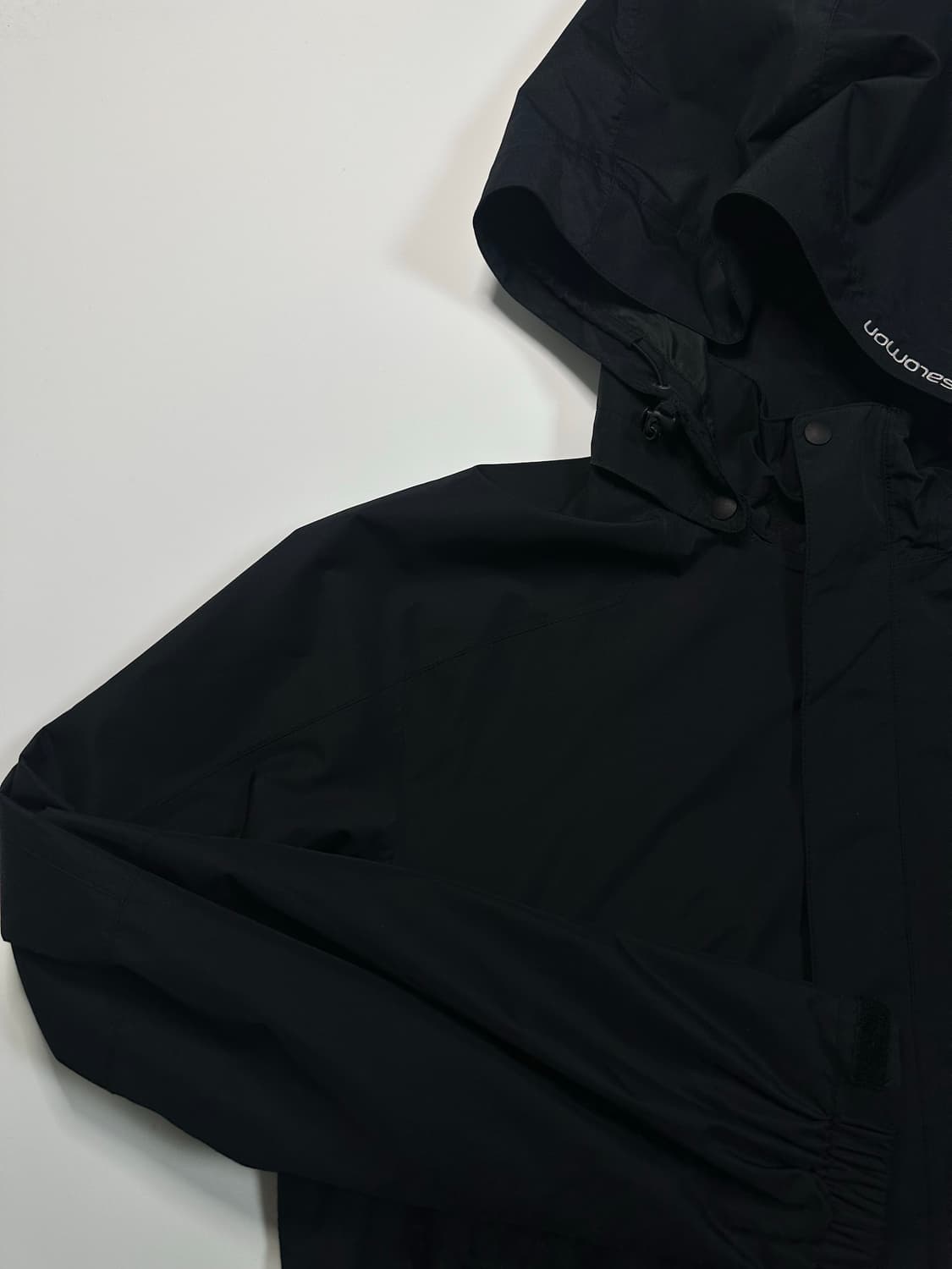 살로몬 구형로고 블랙 바람막이 자켓 상품이미지2