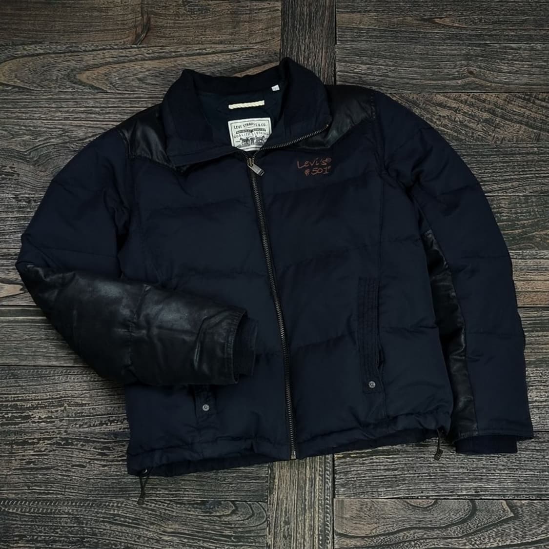 [LEVI'S] 리바이스 레더 패치 덕다운 숏 패딩 네이비 상품이미지1