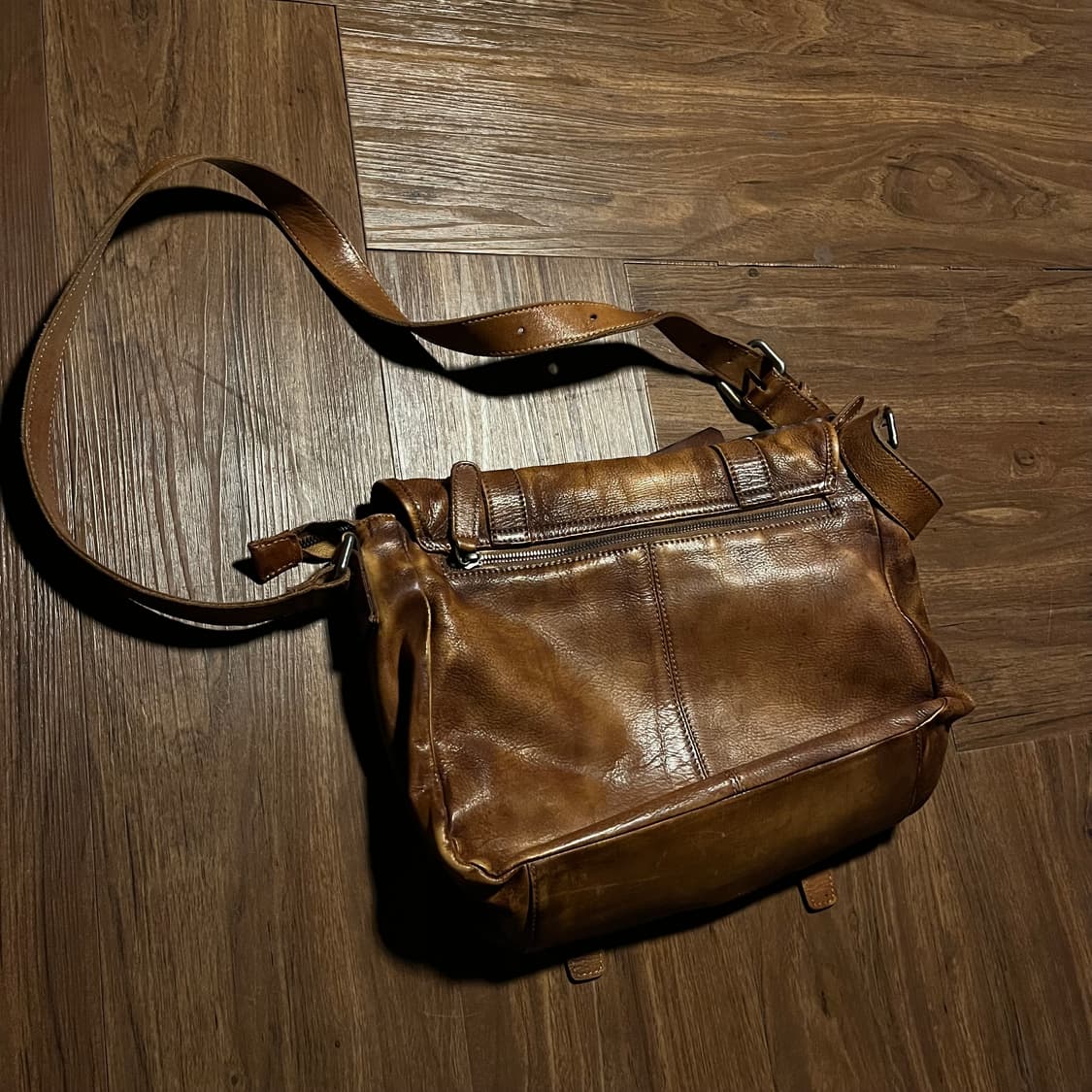 Italian Leather Well-Aged Crossbody Bag 상품이미지2