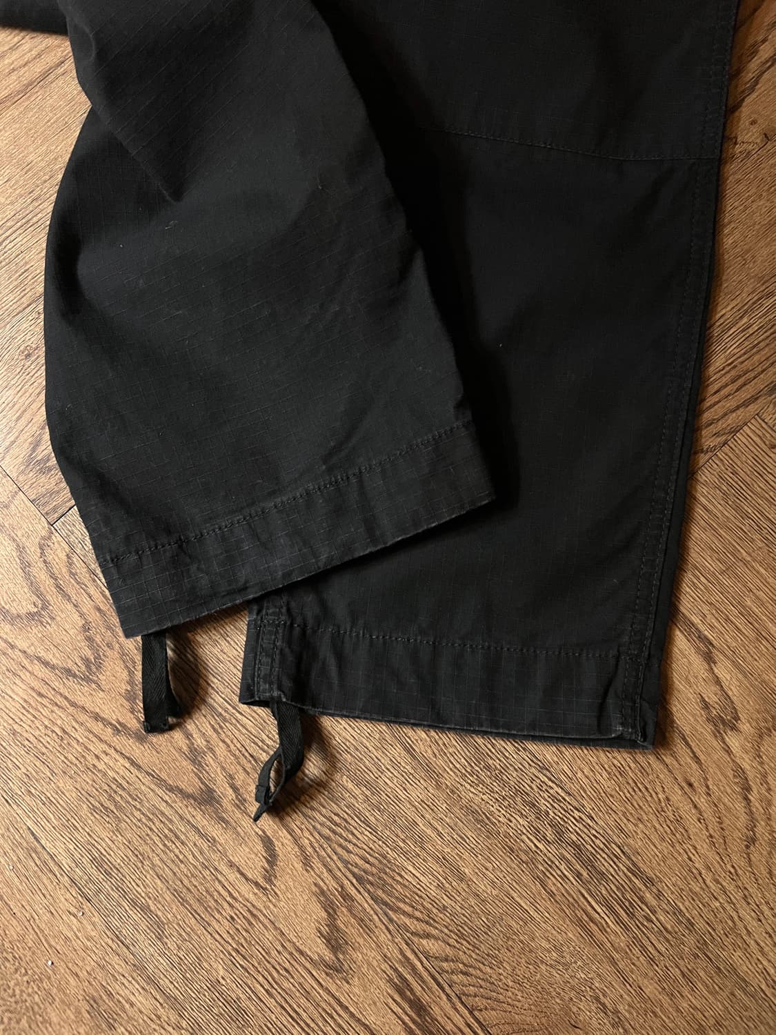 [30]칼하트 WIP 블랙 립스탑 레귤러 카고 팬츠 상품이미지4