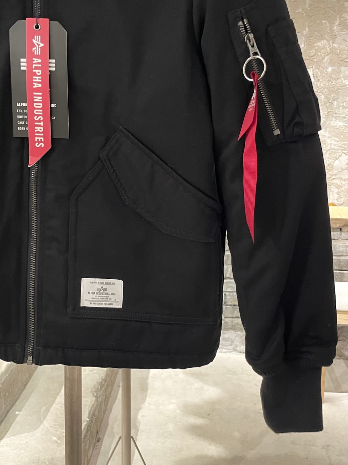 알파 인더스트리 블랙 cwu 쉐르파 라인드 유틸리티 봄버 자켓 상품이미지5