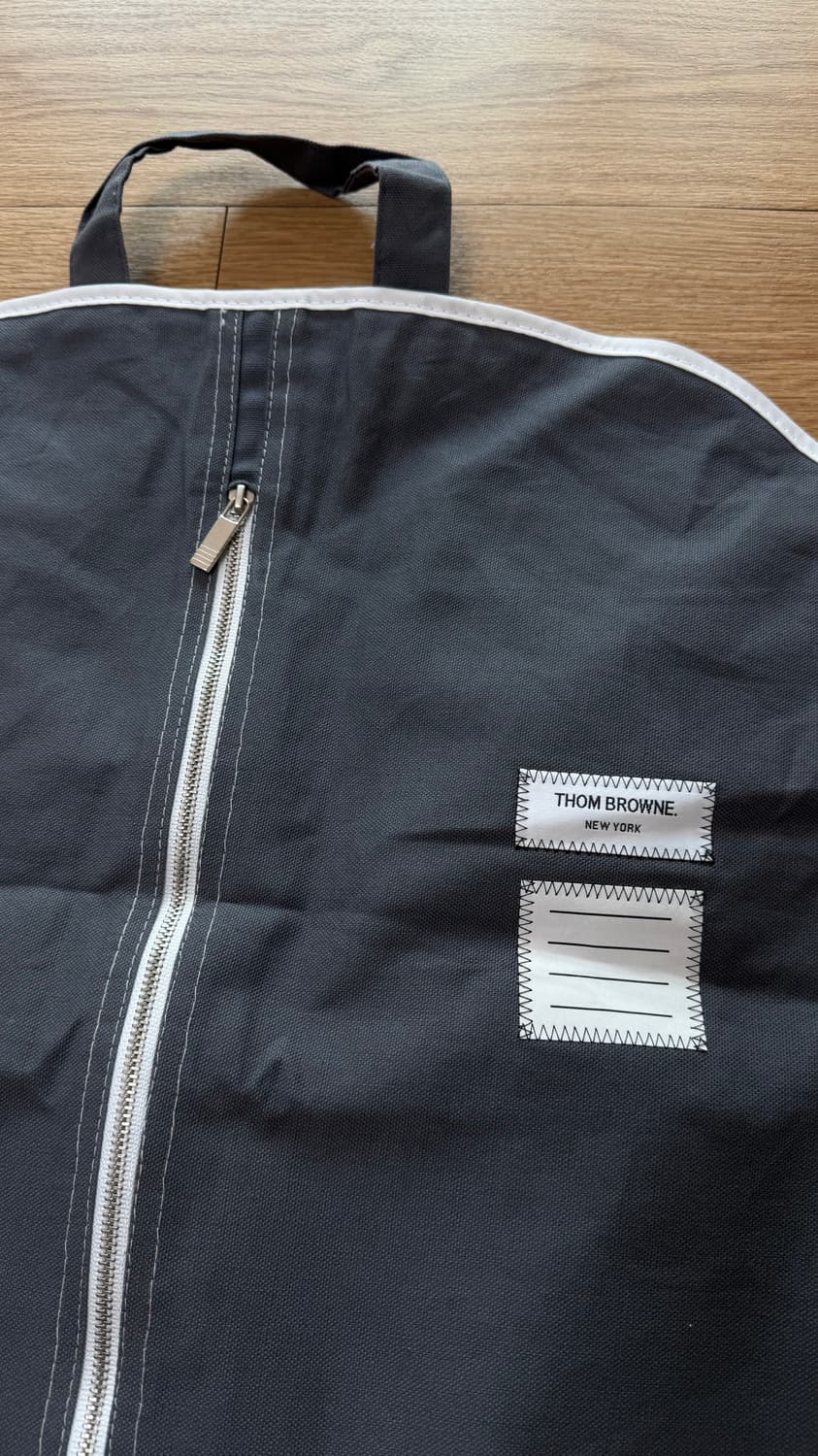 (새상품) 톰브라운 가먼트백 상품이미지2