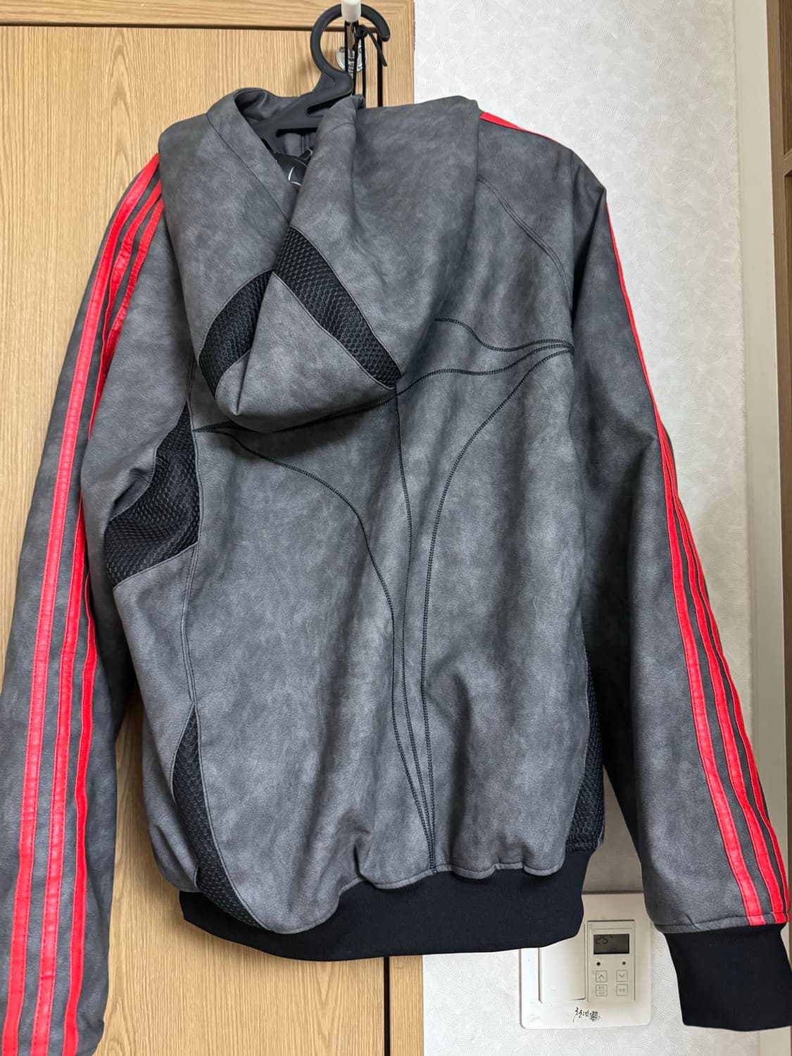 아디다스 x 떠그 클럽 팀가이스트 레더 자켓 상품이미지4