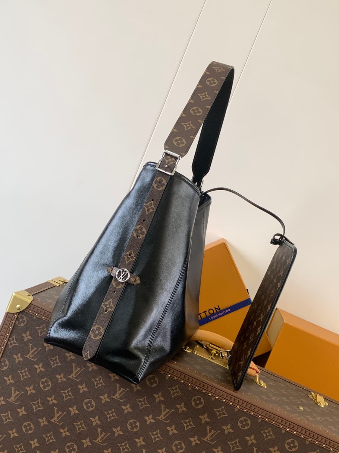 루이비통 M25143 CarryAll Dark 상품이미지2