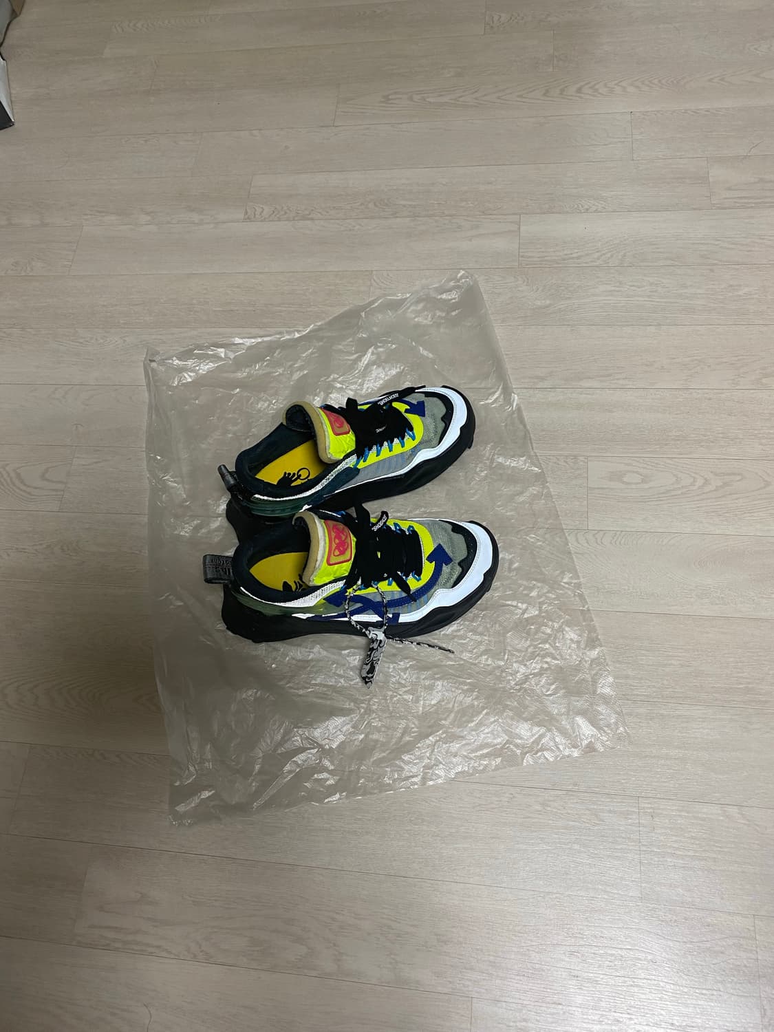 오프 화이트 odsy 1000 상품이미지2