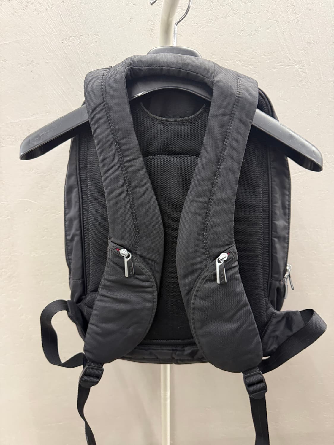 투미 노트북 백팩 검정색 상품이미지3