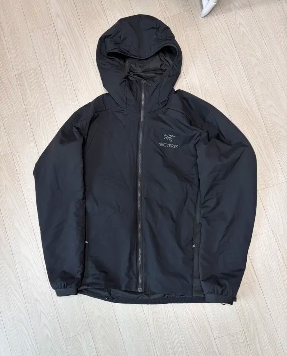 아크테릭스 아톰 lt M 사이즈  블랙 색상  크림 새상품 58-65만원 상품이미지1