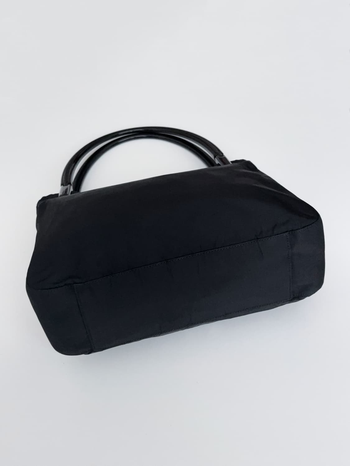 프라다 나일론 사이드 로고 호보백 상품이미지5