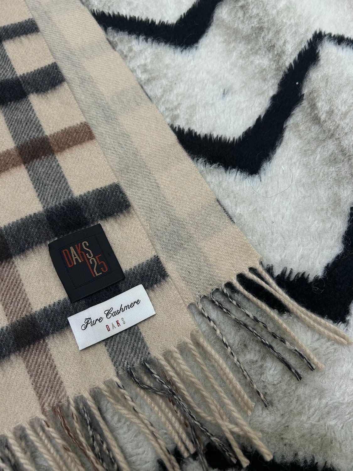 닥스 125주년 캐시미어 체크 머플러 상품이미지1