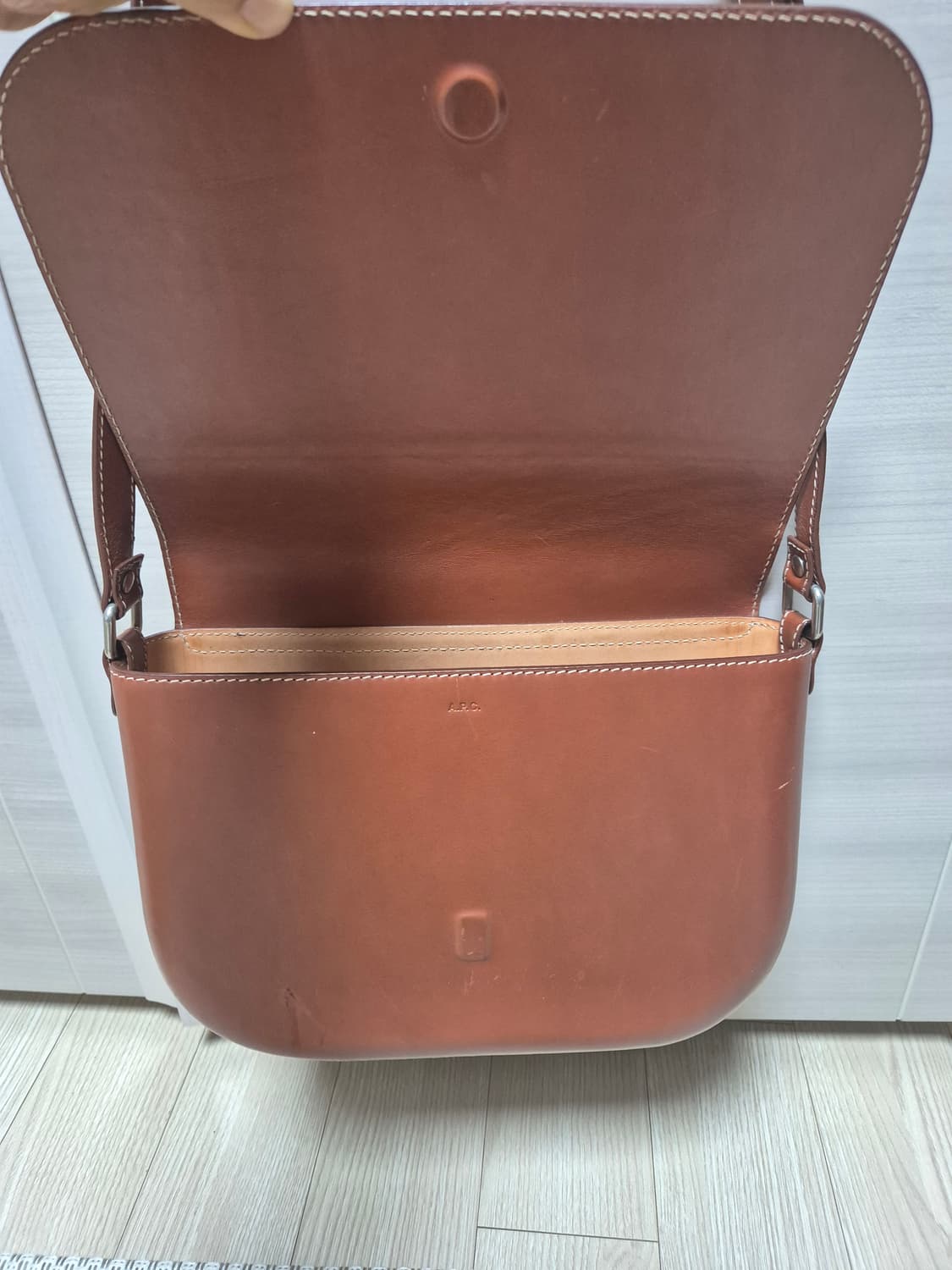 (정품) A.P.C 아페쎄 제임스 레더 백 통가죽 크로스 상품이미지5