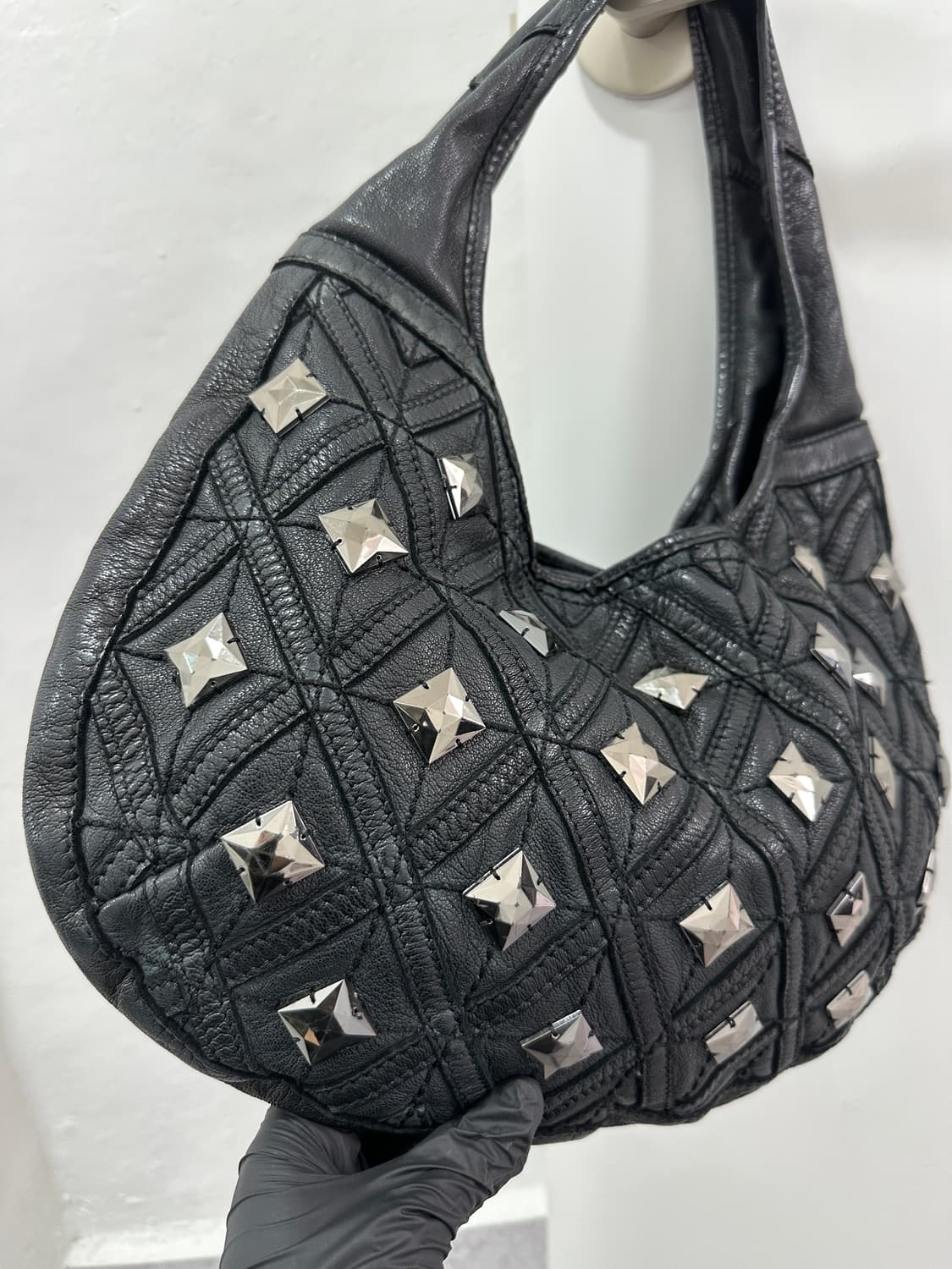 Stud sheepskin leather hobo bag 상품이미지4