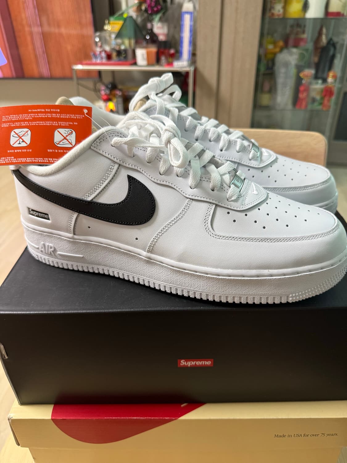 슈프림 에어포스 흰검 300사이즈 상품이미지1