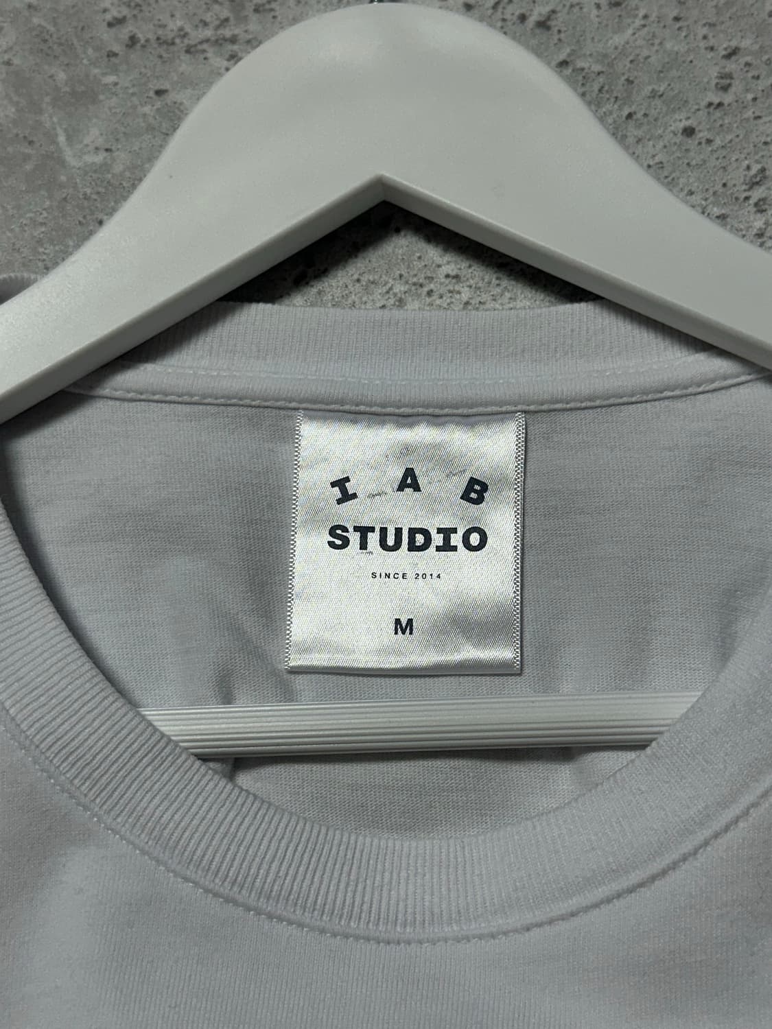 아이앱 스튜디오 빅로고 화이트 반팔티 상품이미지6